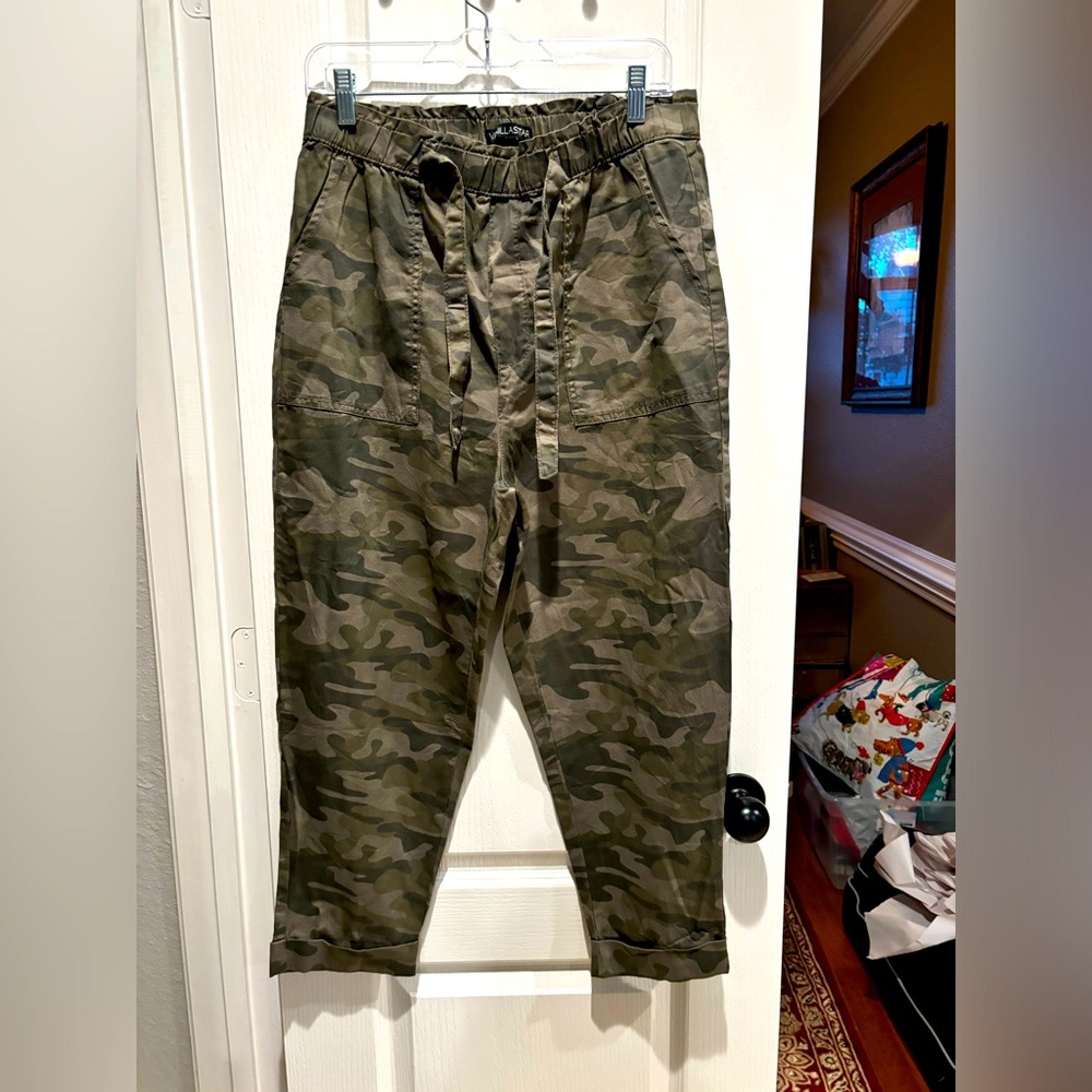 Vanilla Star camo pants. Size large. In brand brand new condition.